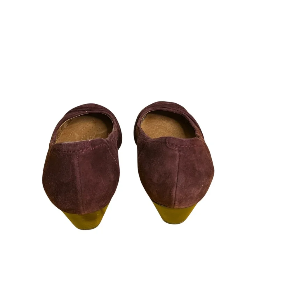 Clarks Artisan Burgundy Suede Pleated Ballet Flats Womens Size 6M Comfort Casual